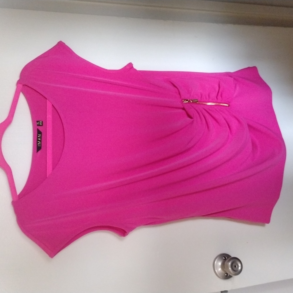 Sleeveless blouse with gold zipper ruching